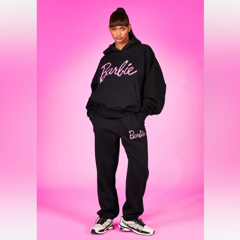 Barbie x Boohoo oversized joggers - Picture 2 of 8